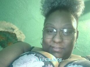 Ari_grande