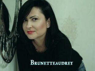 Brunetteaudrey