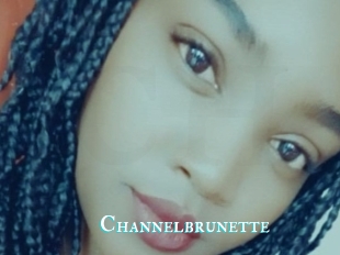 Channelbrunette