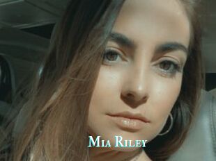 Mia_Riley