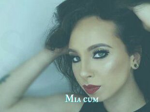Mia_cum