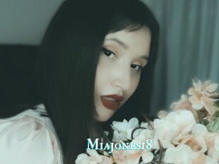 Miajones18