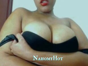 NahomyHot